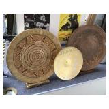 3-PIECE DECORATIVE PLATES AND STANDS