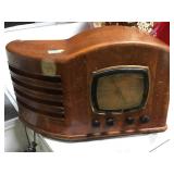 EMERSON RADIO ANTIQUE TUBE RADIO
