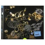 TRAY OF COSTUME JEWELRY, SOME SILVER