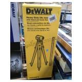 DEWALT HEAVY DUTY AUTO LEVEL W/TRIPOD ,GRADE ROD