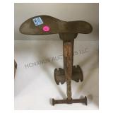 VINTAGE COBBLER STAND & COBBLER'S HAMMER