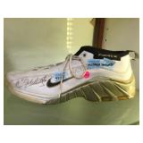 AUTOGRAPHED MUTANGO MUTOMBO, SIZE 22