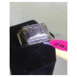 10K GOLD RING W/CLEAR GEMSTONES, SIZE 9