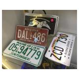 ASSORTMENT OF LICENSE PLATES, DUCK COMMANDER
