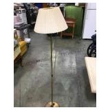VINTAGE ADJUSTABLE BRASS BASED FLOOR LAMP