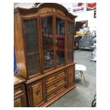 'BERNHARDT'LIGHTED CHINA CABINET W/SHELVES
