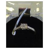 10K GOLD RING W/15 PTS DIAMONDS, SIZE 7