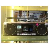 TOSHIBA CASSETTE GHETTO BLASTER
