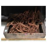 VINTAGE CRATE W/SMALL ANIMAL TRAPS