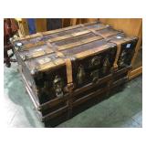 VINTAGE STEAMER TRUNK W/INSERT