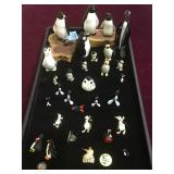 TRAY LOT OF GLASS AND CERAMIC PENGUIN FIGURINES