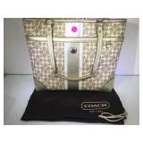 CHAMPAGNE  SIGNATURE COACH HAND BAG #M1076-F15137