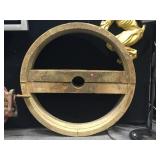 ANTIQUE WAGON WHEEL STRETCHER
