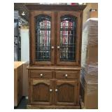 BEVELED GLASS DOOR OAK HUTCH, 1 BROKEN PANE