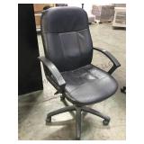 BLACK ROLLING OFFICE CHAIR