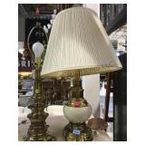 PAIR OF BRASS BASED TABLE LAMPS, 1-W/ SHADE