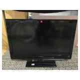 DYNEX 32" FLAT SCREEN W / REMOTE