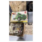 Original AMT 125 scale Mac R685ST semi tractor