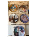 5 decorative plates all have  COA