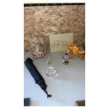 Lot of decorative figures and more