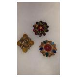 Vintage brooches 1 is missing center stone