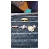 Miscellaneous lot of woman's rings