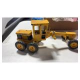 Yellow John Deere  6 wheel greater missing the