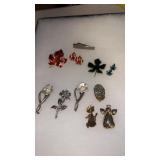 Lot of pins/brooches and more