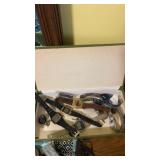 Decorative green box with  6 men's watches