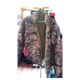 Men's Cabela's Seclusion 3-D camo coat size,