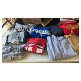 Menï¿½s hoodies/jackets  sizes range  from small -