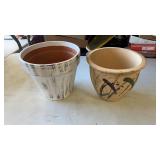 2 flower pots