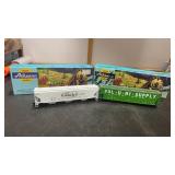2 Athearn HO Hopper Cars Golden Loaf & Valu-U-