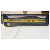 AHM  VISTA DOME COACH 85ï¿½   HO train car