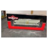 InterMountain HO Scale 3 Bay Hopper Car 1071
