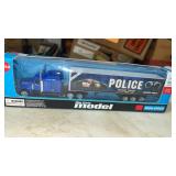 t.na 1:87 Police Die Cast Model Semi & Trailer
