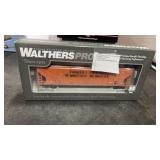 Walthers 58ï¿½ Farmers Coop Covered Hopper HO Scale
