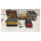 5 HO Scale Buildings & 3 Accessories.