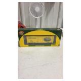 Athearn HO  scale John Deere Box car 20736