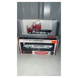 2 Model 1/87 models NIP , Greyhound Bus, Semi