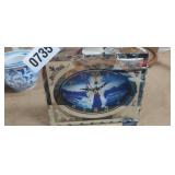 WOLF CLOCK, NEEDS BATTERY