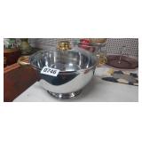 5 QUART FOOTED STAINLESS SERVING BOWL WITH LID