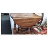 30" ROUNG DROP LEAF TABLE