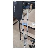 ADJUSTABLE CRUTCHES