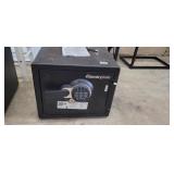 SENTRY ELECTRONIC SAFE (HAS SCRATCHES AND DING)