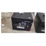 SENTRY ELECTRONIC SAFE (HAS DING)