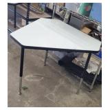 ADJUSTABLE TRIANGLE TABLE