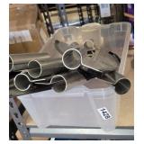 TOTE OF CUTTING BLADES *PIZZA CUTTERS