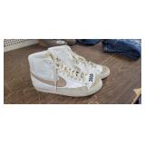 NIKE SHOES, SIZE 8