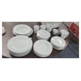 MIKASA CLASSIC FLAIR DINNERWARE SET
